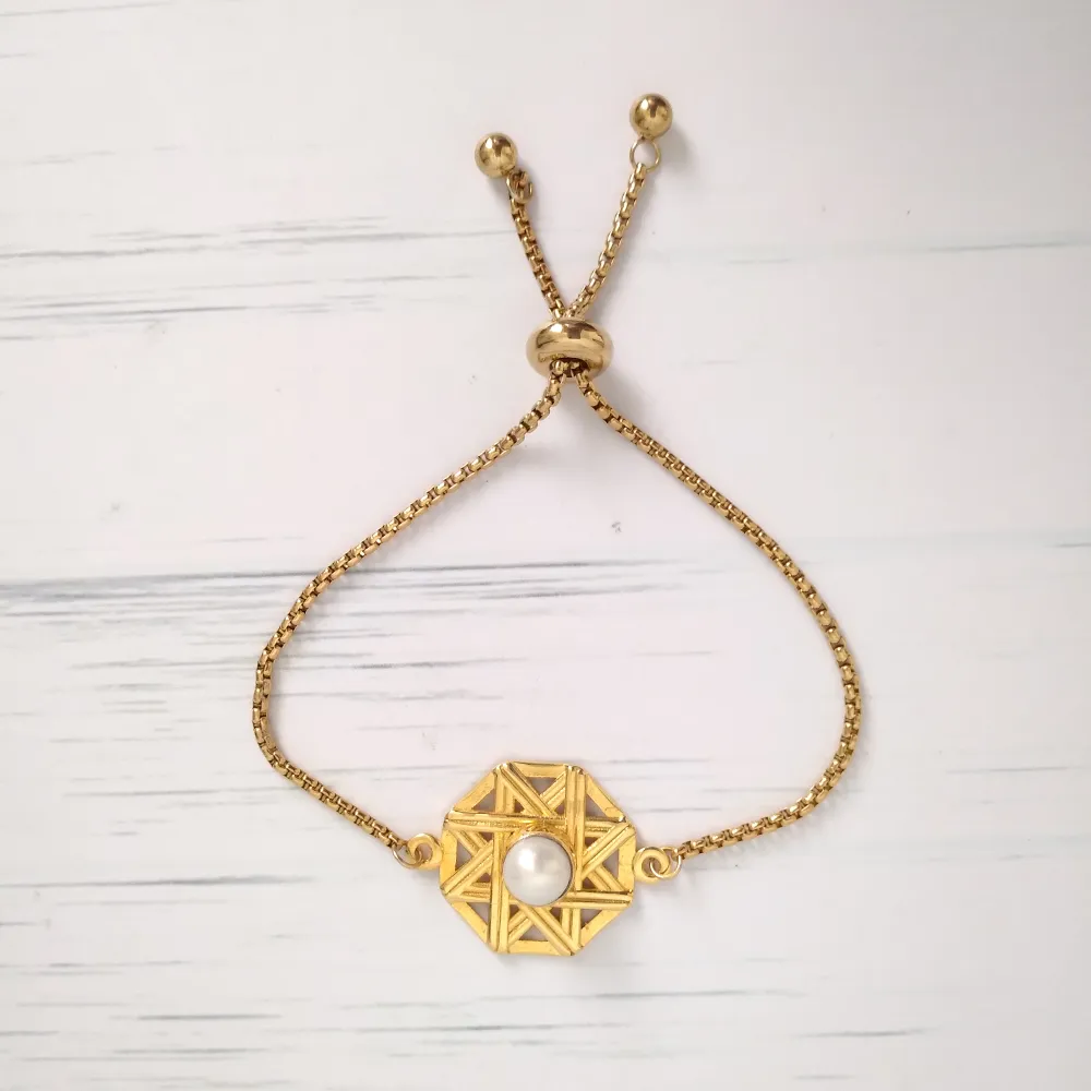 Solihiya with White Pearl Slider Bracelet
